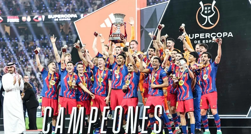 برشلونة يحرز اللقب بفوز مثير على ريال مدريد 3-2 فـي كأس السوبر الإسبانية