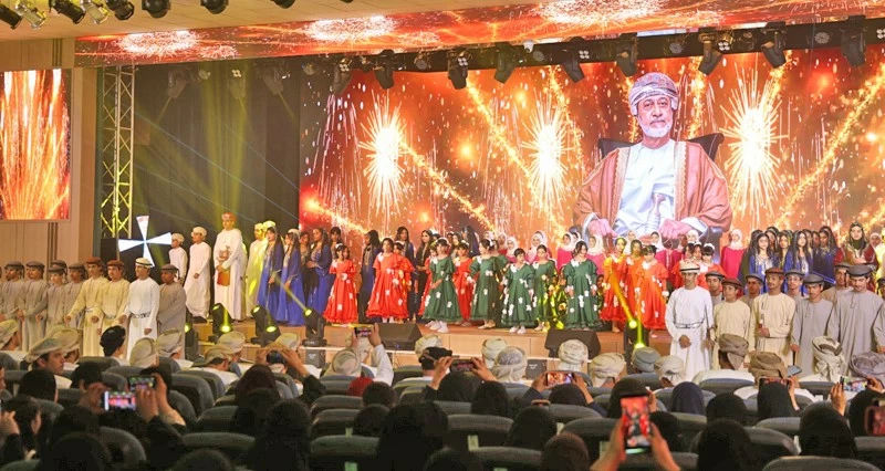 &laquo;وانعمي بالرخاء&raquo; و&laquo;مرافىء المجد&raquo; أفراح غنائية وطنية فـي البريمي والظاهرة