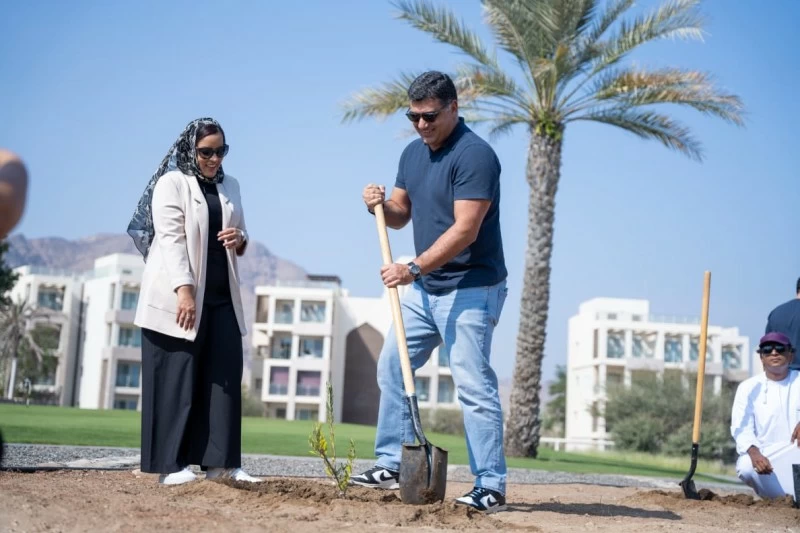 موريـا تزرع أشجار الزيتون في جبل سيفة