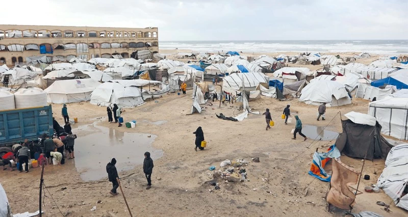 القصف والطقس يتحالفان على ما تبقى من مباني غزة .. والشهداء فـي ازدياد