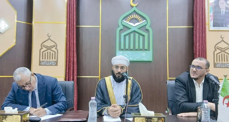 طاهر العزواني يقدم دورات تكوينية فـي علم القراءات بالجزائر