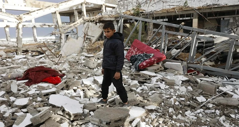 شهداء فـي انهيار منازل بالقصف والطقس فـي غزة .. و87 شهيدا أسيرا فـي سجون الاحتلال