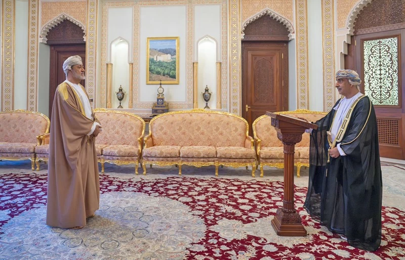 أمام المقام السّامي.. عددٌ من أصحاب السُّمو والمعالي يؤدون قسم اليمين