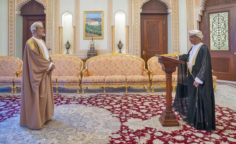 أمام المقام السّامي.. عددٌ من أصحاب السُّمو والمعالي يؤدون قسم اليمين