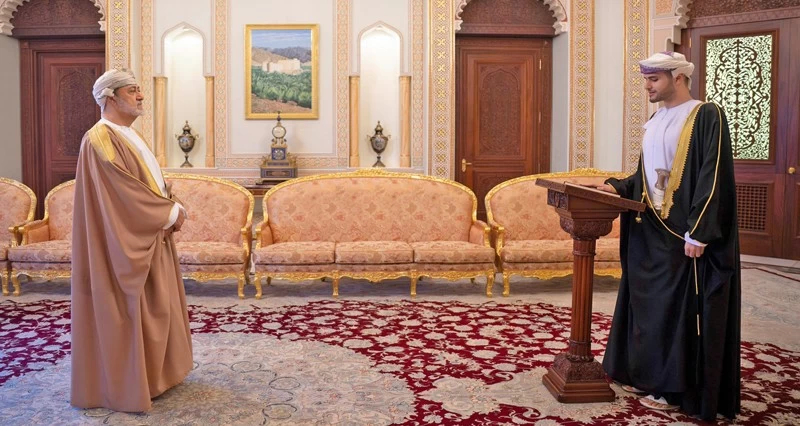 أمام المقام السّامي.. عددٌ من أصحاب السُّمو والمعالي يؤدون قسم اليمين