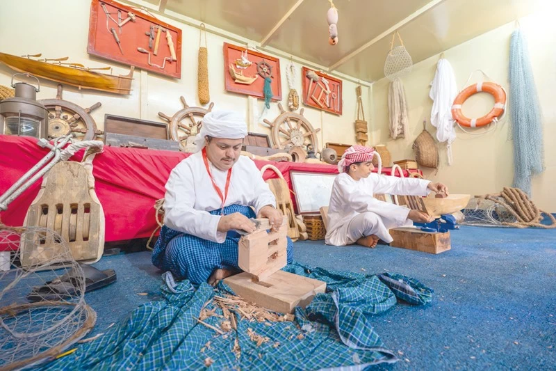 الصناعات الحرفية تجسد أصالة التراث وعبق التاريخ بمهرجان صحار