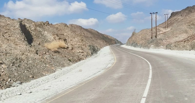 صيانة وتأهيل طريق بلدتي &laquo;الحيال ـ مدلي&raquo; بعبري