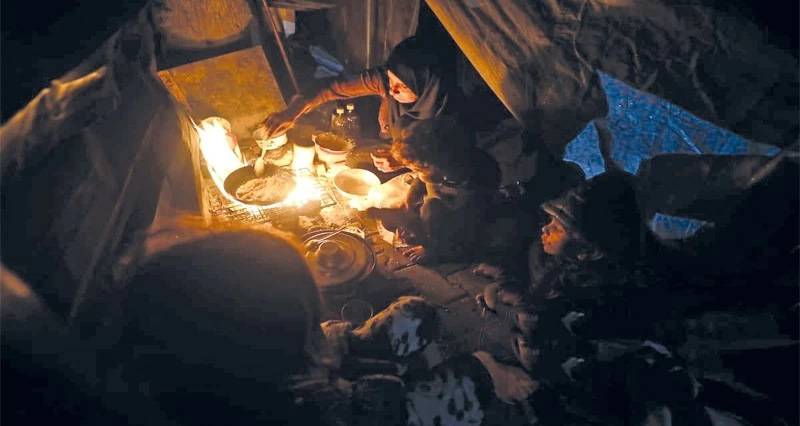 قصف &laquo;إسرائيلي&raquo; على غزة مع تواصل الخروقات .. ومشاريع استيطانية بالضفة