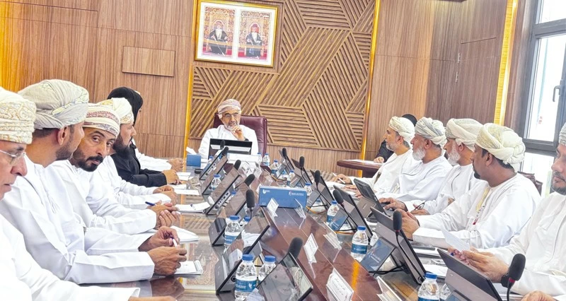 استعراض المبادرات والمؤشرات والمشاريع الإنمائية لعدد من المحافظات