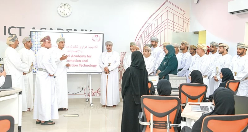 افتتاح أكاديمية &laquo;هواوي&raquo; لتقنية المعلومات والاتصالات بصلالة