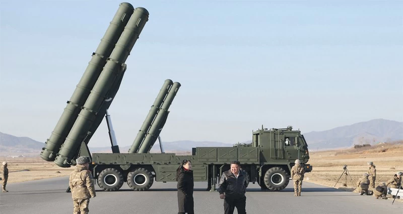 كوريا الشمالية تجري تجربة إطلاق صواريخ متعددة