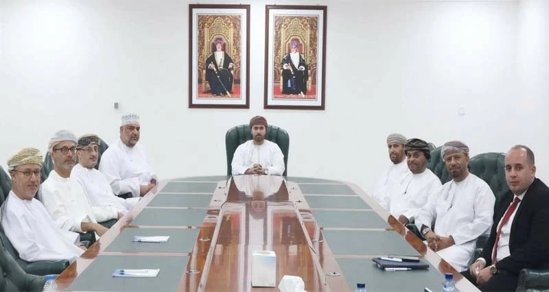 &laquo;إدارة جامعة ظفار&raquo; يعقد اجتماعه السادس للعام المالي الأكاديمي
