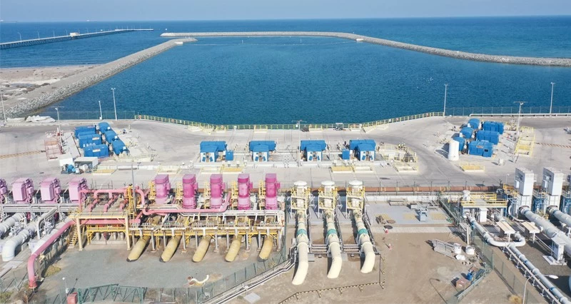 ميناء صحار والمنطقة الحرة يعزز مكانته كمركز عالمي للاستثمارات فـي الصناعات البتروكيماوية