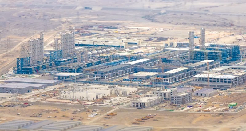 ميناء صحار والمنطقة الحرة يعزز مكانته كمركز عالمي للاستثمارات فـي الصناعات البتروكيماوية