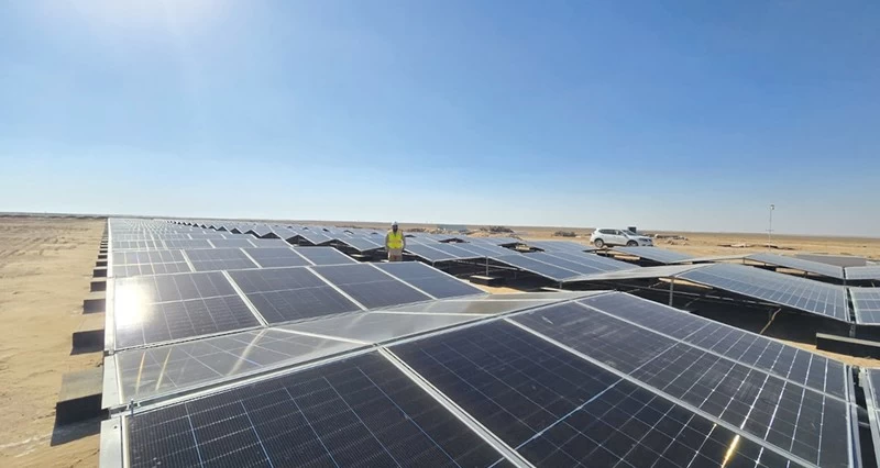 تشغيل نظام للطاقة الشمسية فـي المنطقة الاقتصـــــادية الخاصة بالظاهرة