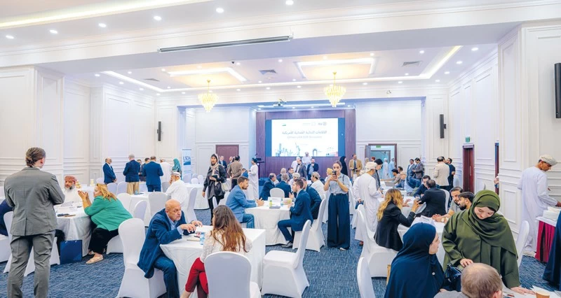 غرفة تجارة وصناعة عمان تبحث مع وفد أميركي تعزيز العلاقات الاقتصادية والتجارية