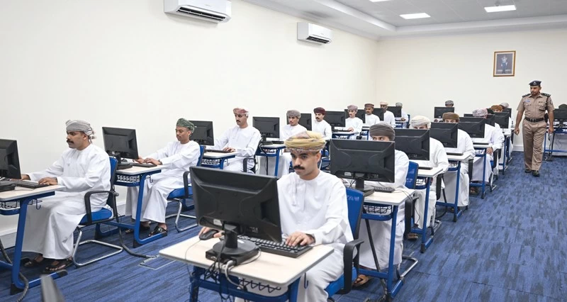 شرطة عمان السلطانية تستقبل دفعة جديدة من المواطنين