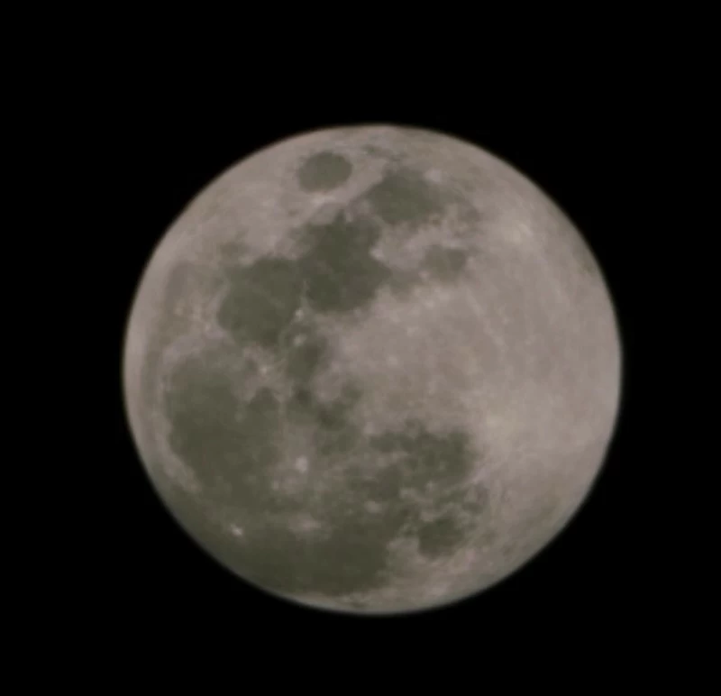 اكتمال قمر شهر شعبان بدرا 