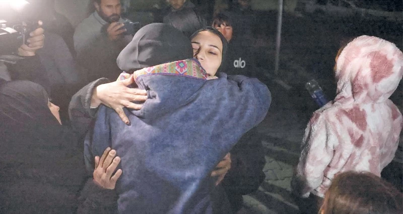 شهداء فـي تواصل الخروقات &laquo;الإسرائيلية&raquo; .. والعائدون عبر رفح يصفون &laquo;رحلة العذاب الطويلة&raquo;