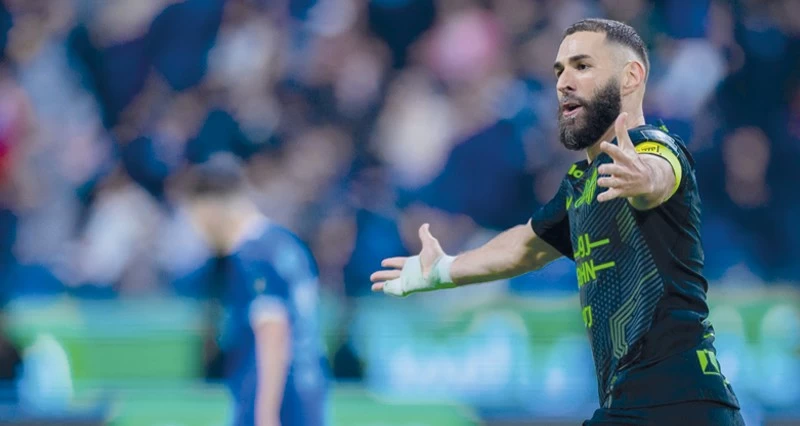 الهلال يعزز ترسانته بضم بنزيمة لعام ونصف