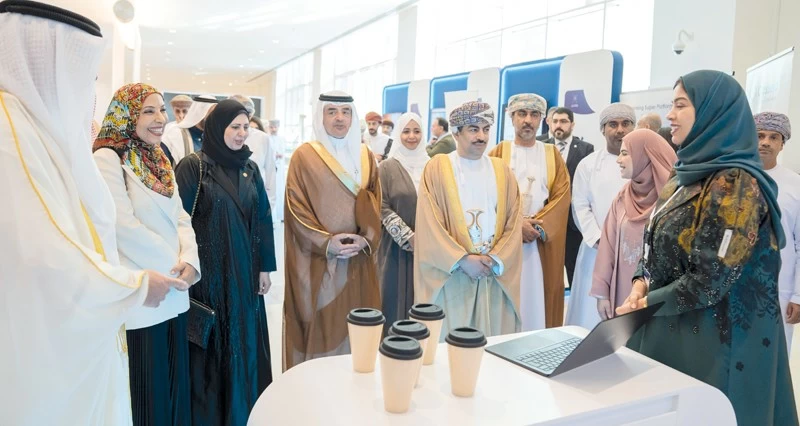 دعم التمكين المهني للمعلمين وتطوير السياسات التربوية