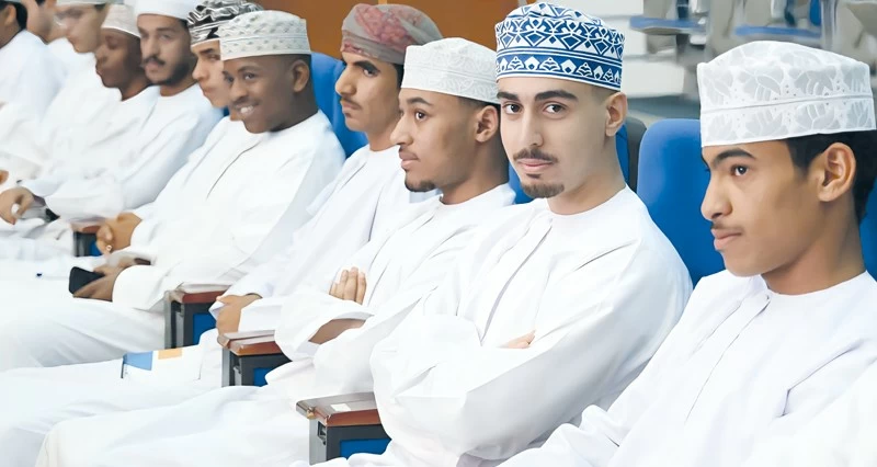 اليوم .. أكثر من 100 طالب وطالبة يبدؤون دراستهم بتقنية صور