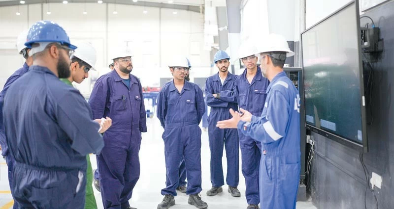 زيارة تعريفية بالممارسات والتقنيات المستخدمة فـي قطاع الطاقة والمعادن