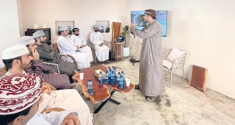 جلسة حول التسويق الذاتي بالرستاق