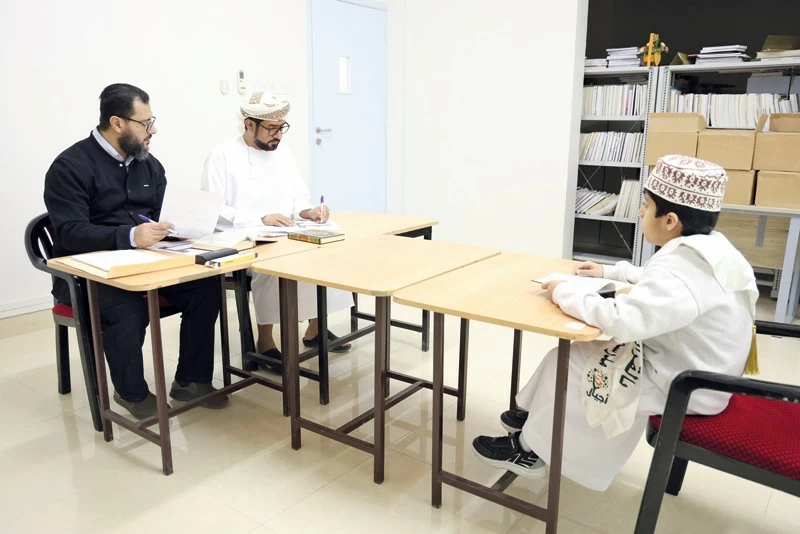 بدء مسابقة القرآن الكريم والصوت الحسن فـي البريمي