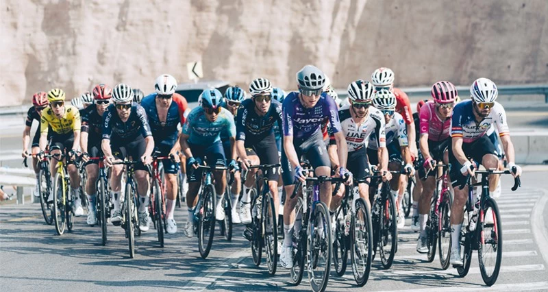 السويسري ماورو شميد يفوز بالمرحلة الثالثة لـطواف عمان