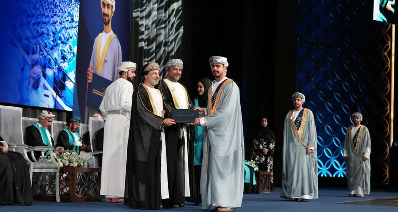 تخريج 620 طالبا وطالبة من كلية عُمان للعلوم الصحية