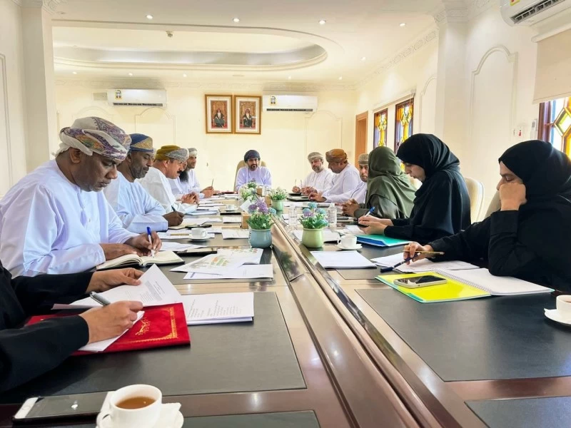 اجتماعية السيب تناقش تدشين مبادرة فك كربة