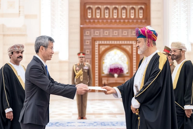 جلالة السلطان يتقبل أوراق اعتماد عدد من سفراء الدول الصديقة