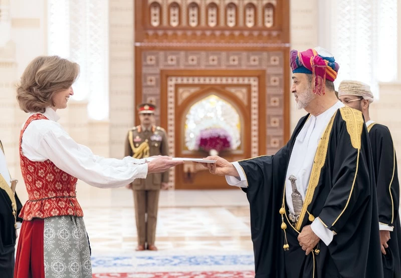 جلالة السلطان يتقبل أوراق اعتماد عدد من سفراء الدول الصديقة