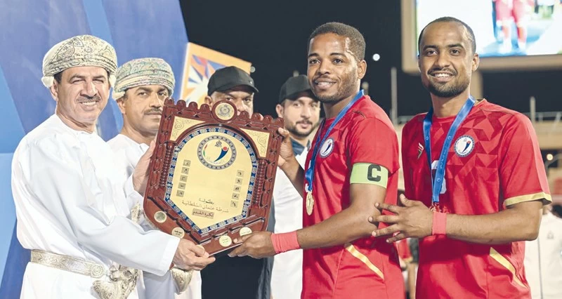 فريق الإدارة العامة للمرور يتوج بلقب بطولة شرطة عمان السلطانية لكرة القدم