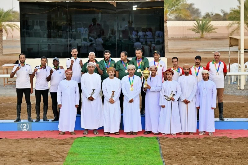 مدرعات سلطان عمان وفريق الشرف يتوجان على مستوى الوحدات والولايات بختام بطولة التقاط الأوتاد بالرحبة