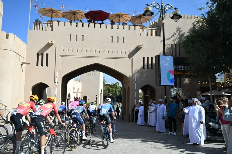 فريق أستانا الإيطالي يتوج بالنسخة الخامسة عشرة لـ &laquo;طواف عُمان&raquo;
