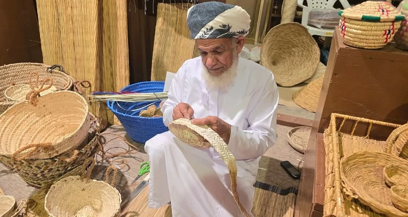 الأسواق الشعبية فـي مسقط.. حكاية مكان وذاكرة إنسان تعكس الهوية الثقافية للمجتمع العماني