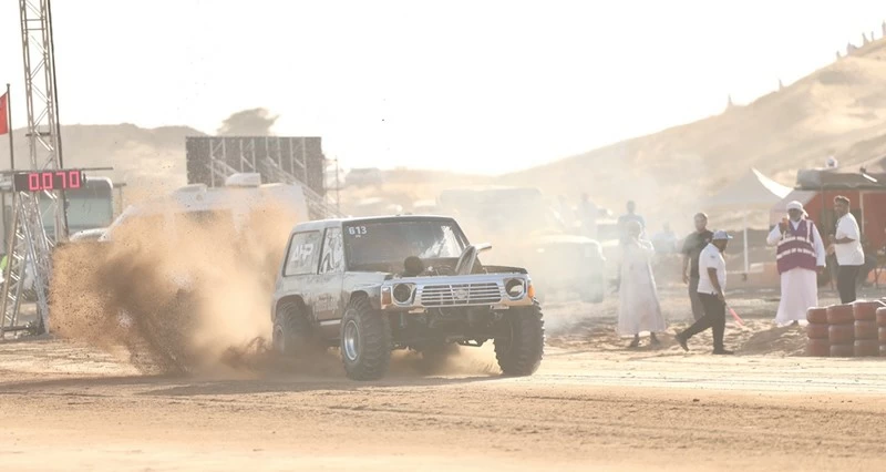 انطلاق منافسات بطولة محضة الدولية للتسارع الرملي