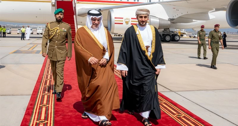 جلالة السلطان يبحث مع ولي عهد البحرين أوجه التعاون والشراكة فـي مختلف المجالات وسبل تطويرها