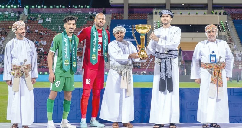 النهضة يعانق أغلى الكؤوس ويضع لقبا ثانيا فـي خزائنه.. ونادي عمان يخسر الرهان