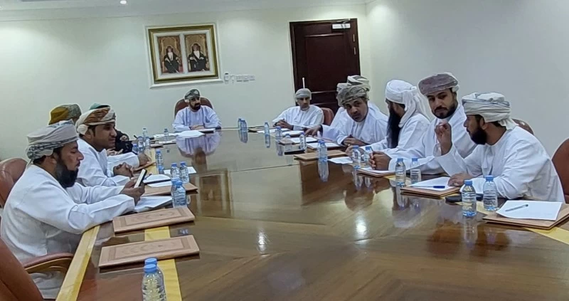 مناقشة مشروع التجديد الحضري والخدمات الأساسية في الحمراء