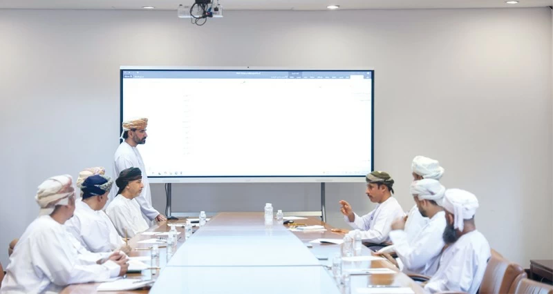 مناقشة مستجدات مشروع العنونة وتفعيل أعمال الفرق