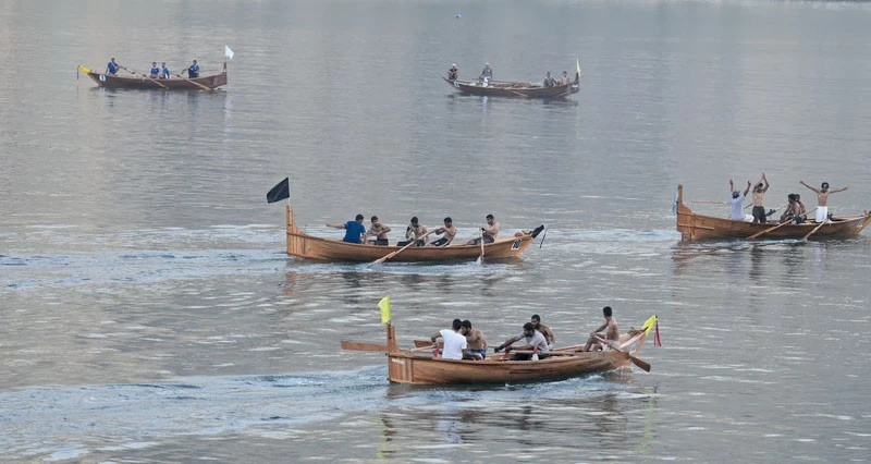 انطلاق سباق الزوارق التقليدية بمحافظة مسندم
