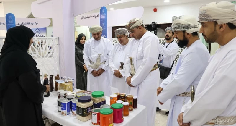 إدارة التجارة والصناعة وترويج الاستثمار بالداخلية تحتفل بيوم الصناعة العمانية