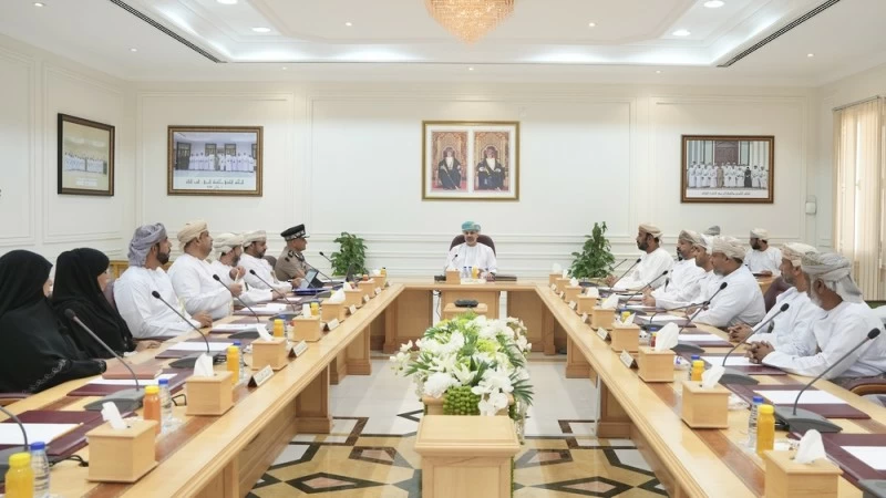 بلدي البريمي يناقش عددًا من الموضوعات التنموية والخدمية
