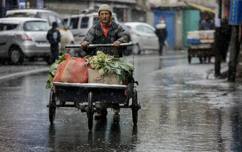 المصور سالم الراشدي: الصورة الناجحة تسهم في بناء جسور التعاطف بين الناس