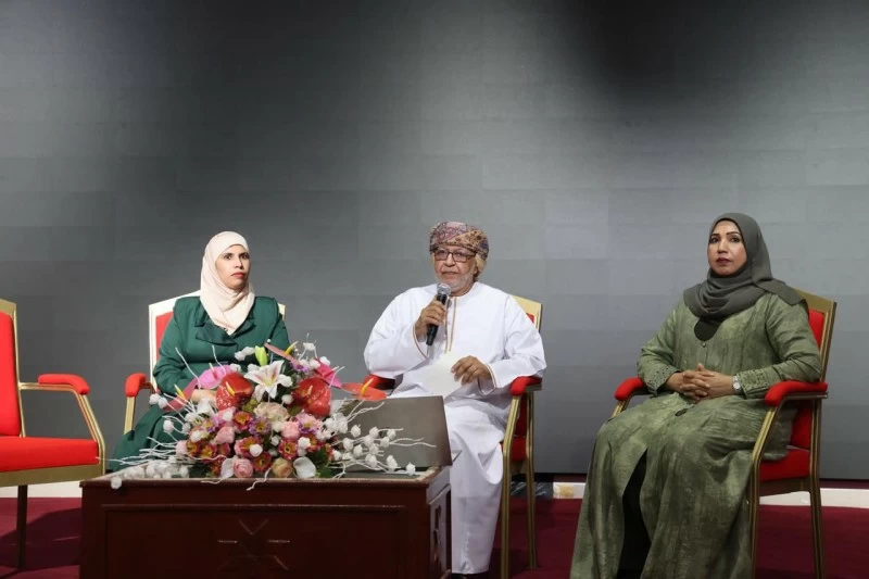 جلسة 'علم النفس والذكاء الاصطناعي' في كلية التربية بالرستاق