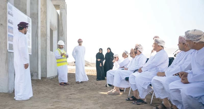 الاطلاع على المشاريع التنموية والخدمية فـي ينقل