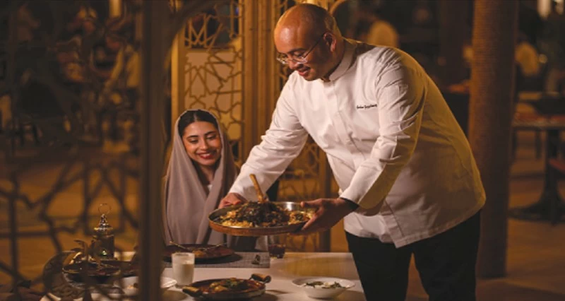 ليالي رمضان فـي فندق هيلتون مسقط البندر: من التقاليد إلى المشاركة